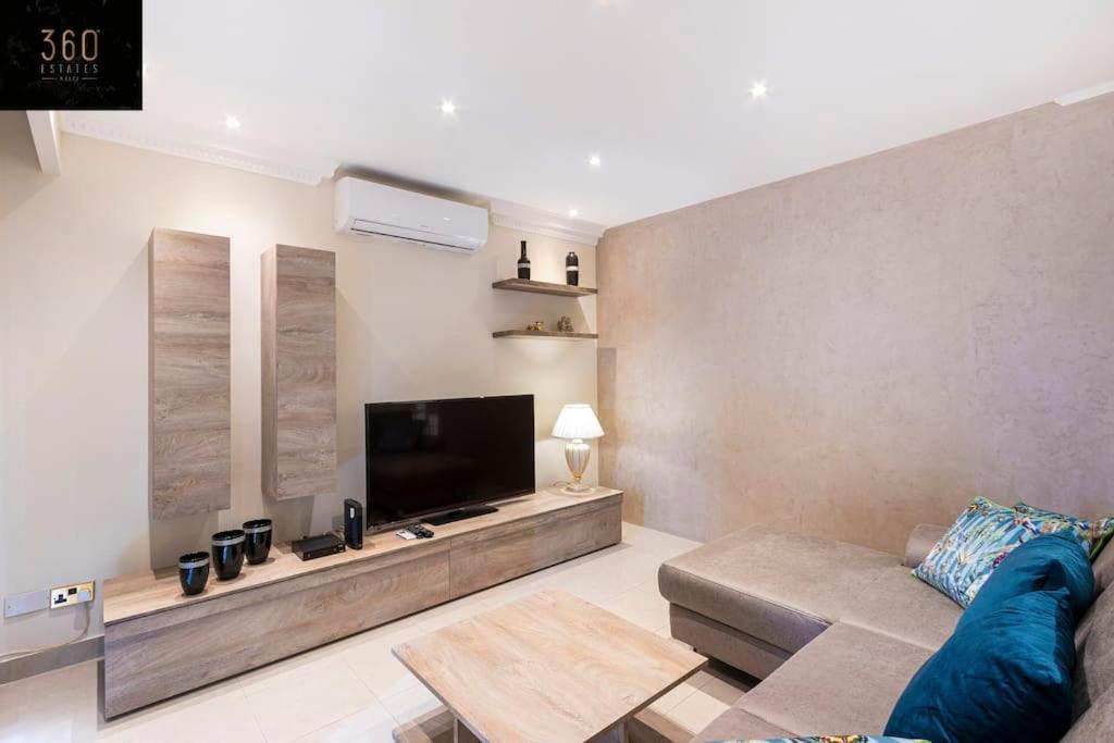 One Of A Kind, Seafront Property In St Georges Bay By 360 Estates San Ġiljan Exterior foto